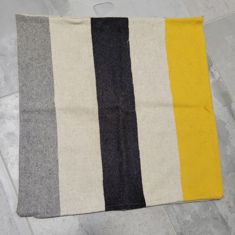 20" EQ3 Wool blend Pillow Cover, like new